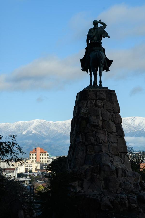 Alejandro 1º Hotel Salta Exterior photo Statue of King Sejong in Gyeongju
