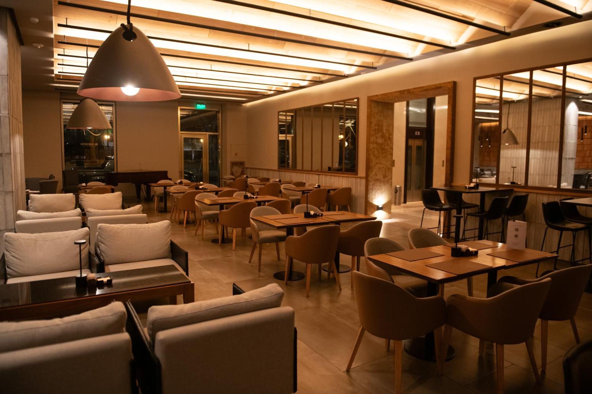 Alejandro 1º Hotel Salta Exterior photo The interior of the restaurant