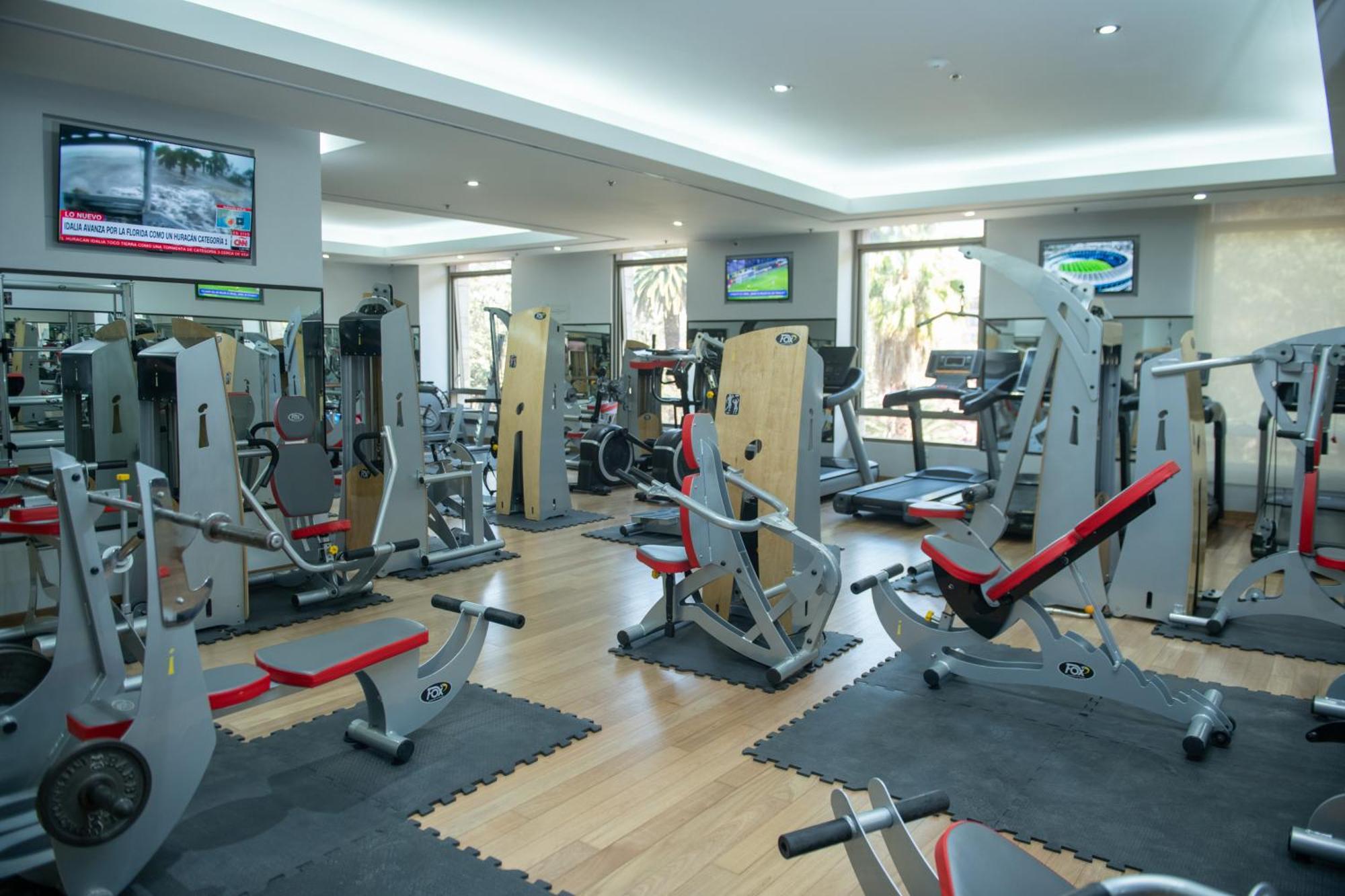 Alejandro 1º Hotel Salta Exterior photo The gym at the hotel
